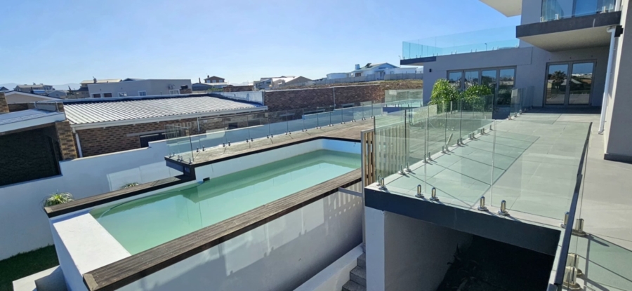 7 Bedroom Property for Sale in Gansbaai Central Western Cape